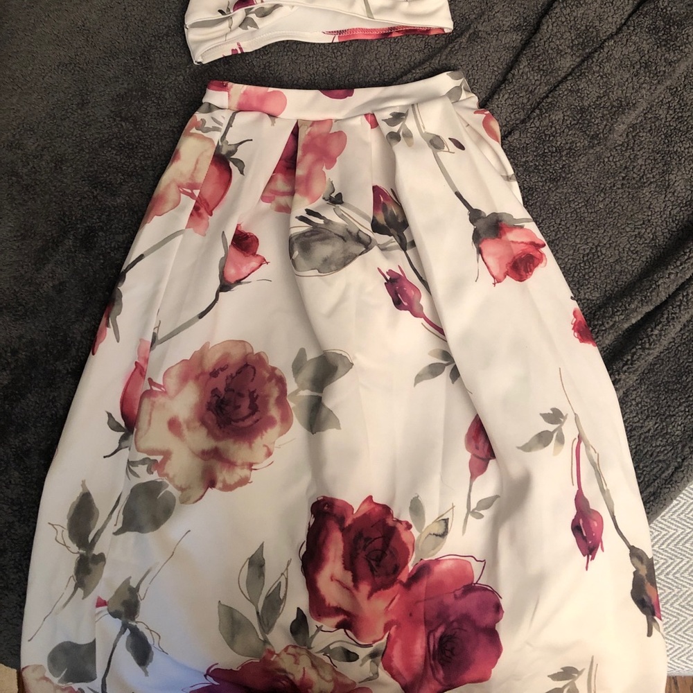 Two piece set - Picture 2 of 2